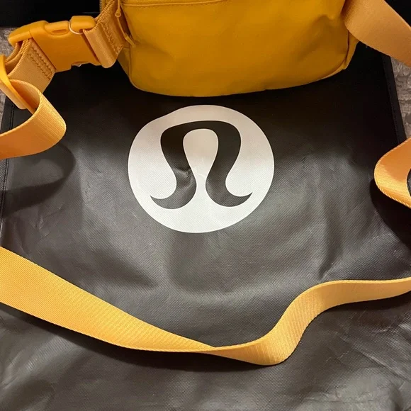 NWT Lululemon athletica Everywhere Belt Bag - Mustard coloured - Picture 2 of 10